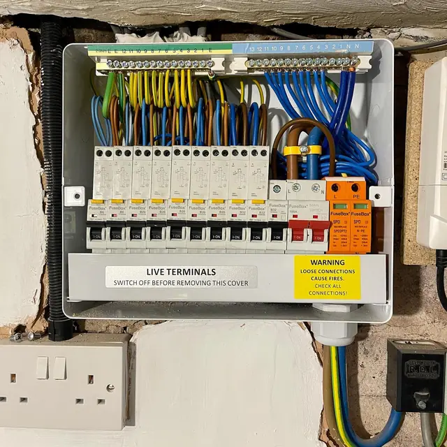 Consumer unit with surge protection